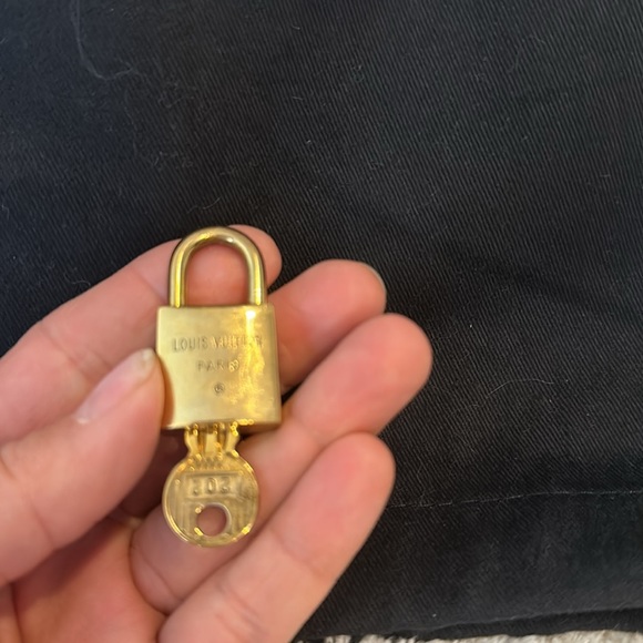 Vintage Louis Vuitton Lock & Key # 202 - Picture 2 of 4